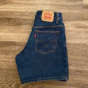 Vintage Levi’s 550 high waisted jean shorts